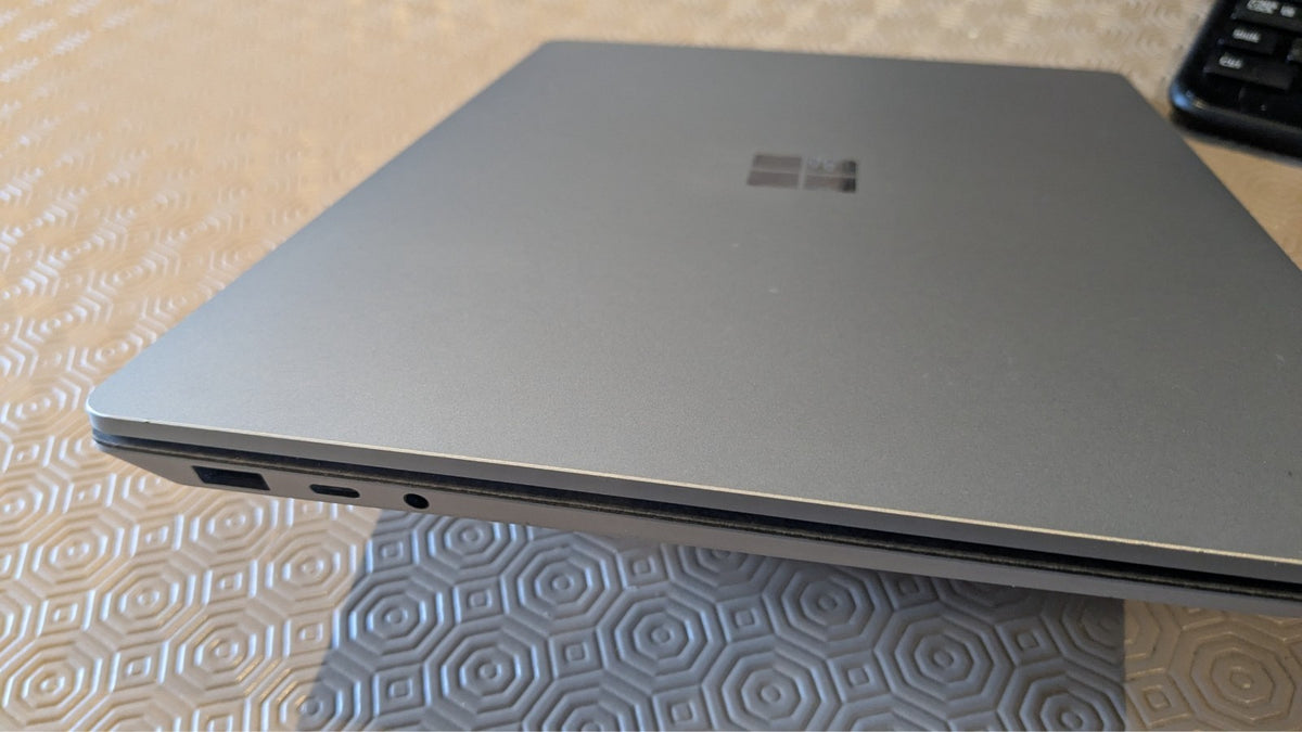 Microsoft Surface Laptop 13" Touchscreen - Intel i5, 8GB, 1TB NVMe SSD, Win 11