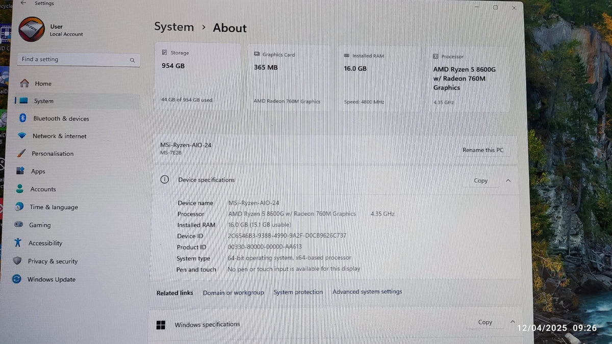 AMD Ryzen 5 All In One 24" Desktop Gaming PC 8600G 16GB 1TB Radeon 760M