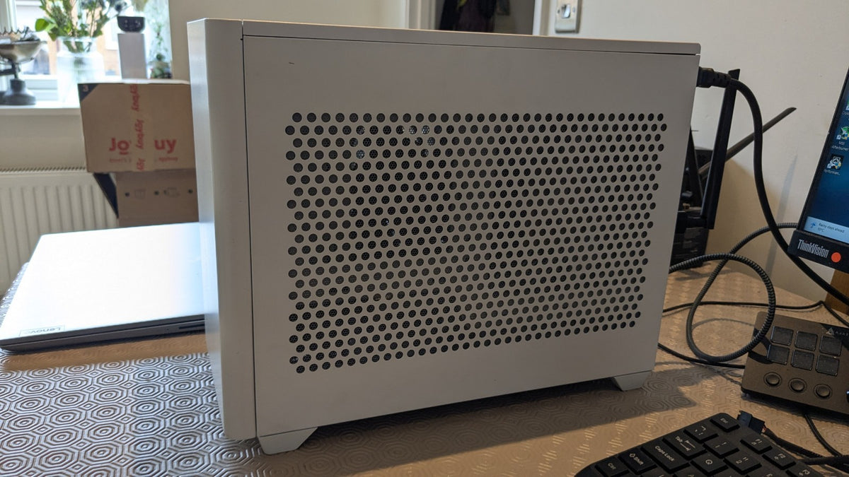 White Content Gaming Mini PC I5 14400 16GB DDR5 1tb Nvme 10gb INTEL ARC B570 W11